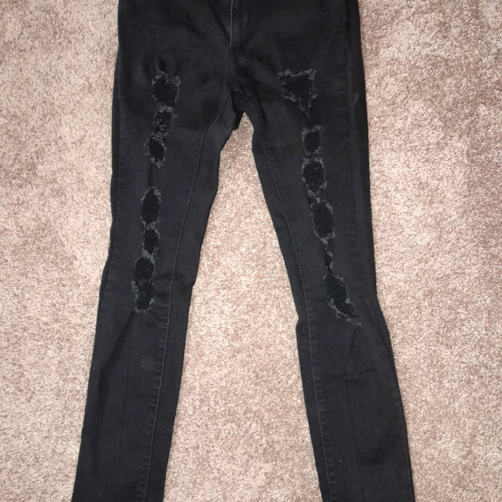 Levi black distressed jeans